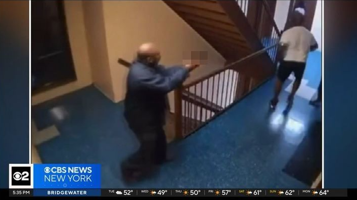 층간소음 총격 사고