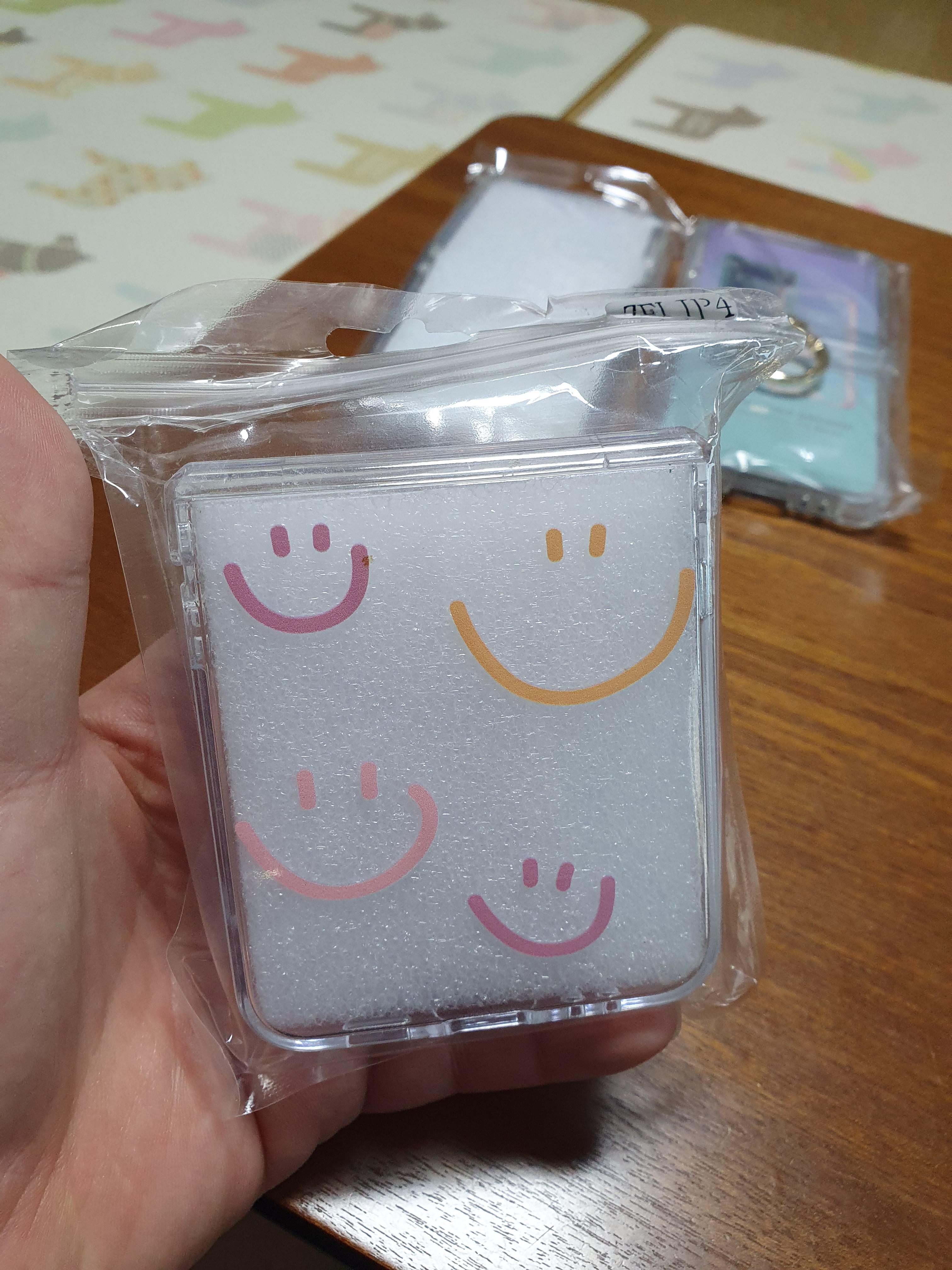 생각보다 이쁜 스마일 마크가 있는 갤럭시 z플립4 풀커버 케이스