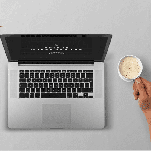 노트북컴퓨터와 커피