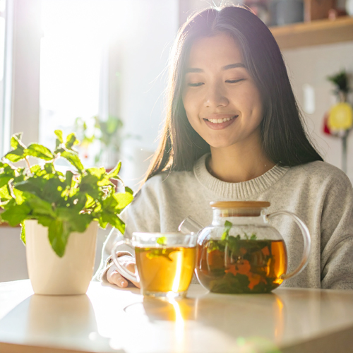 카페인이 없고, 구취 제거와 소화 촉진, 긴장 완화 등의 효과