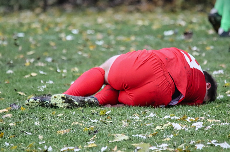 부상당한 축구 선수