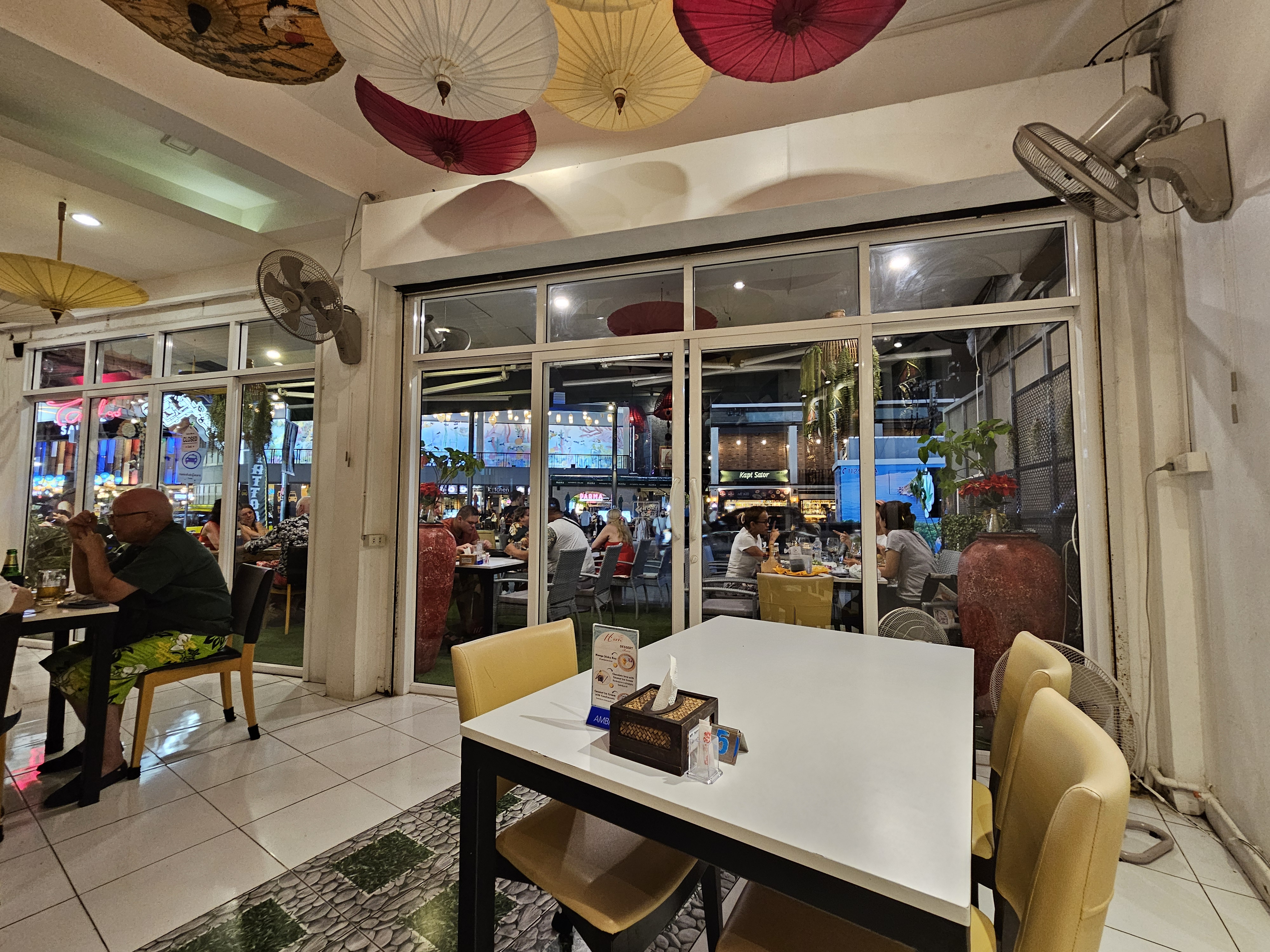 ์๋น ๋ด๋ถ ์ฌ์ง