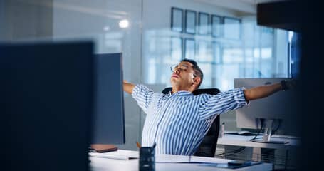 앉아서 할 수 있는 사무실 스트레칭