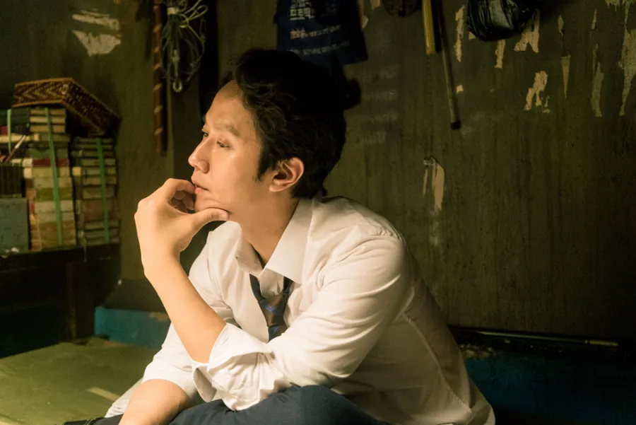 변호사 이준영(정우)