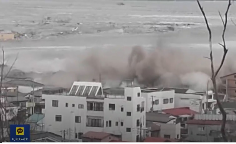 일본 아오모리현 앞바다 규모 7.6 지진