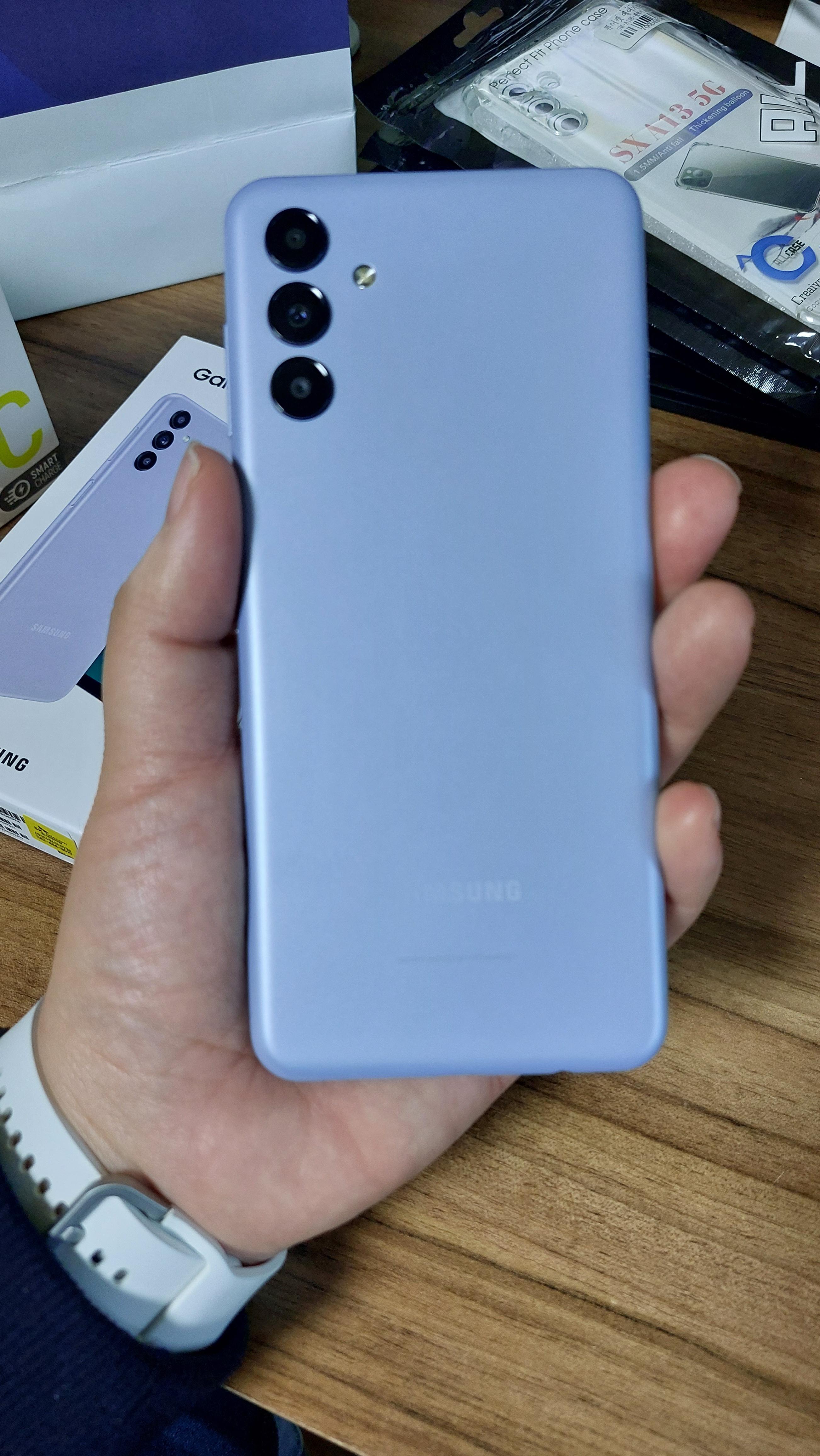 갤럭시 와이드6 뒷면 디자인