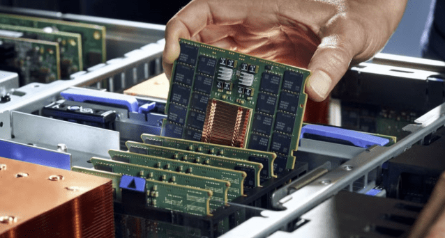 IBM의 P11 프로세서와 메모리 모듈이 결합된 보드