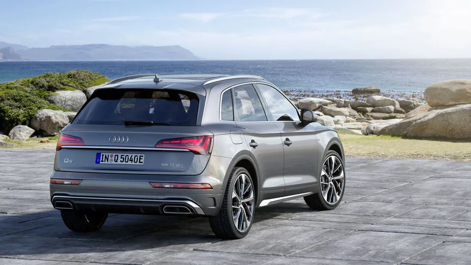 아우디 Q5 TFSI e 이미지