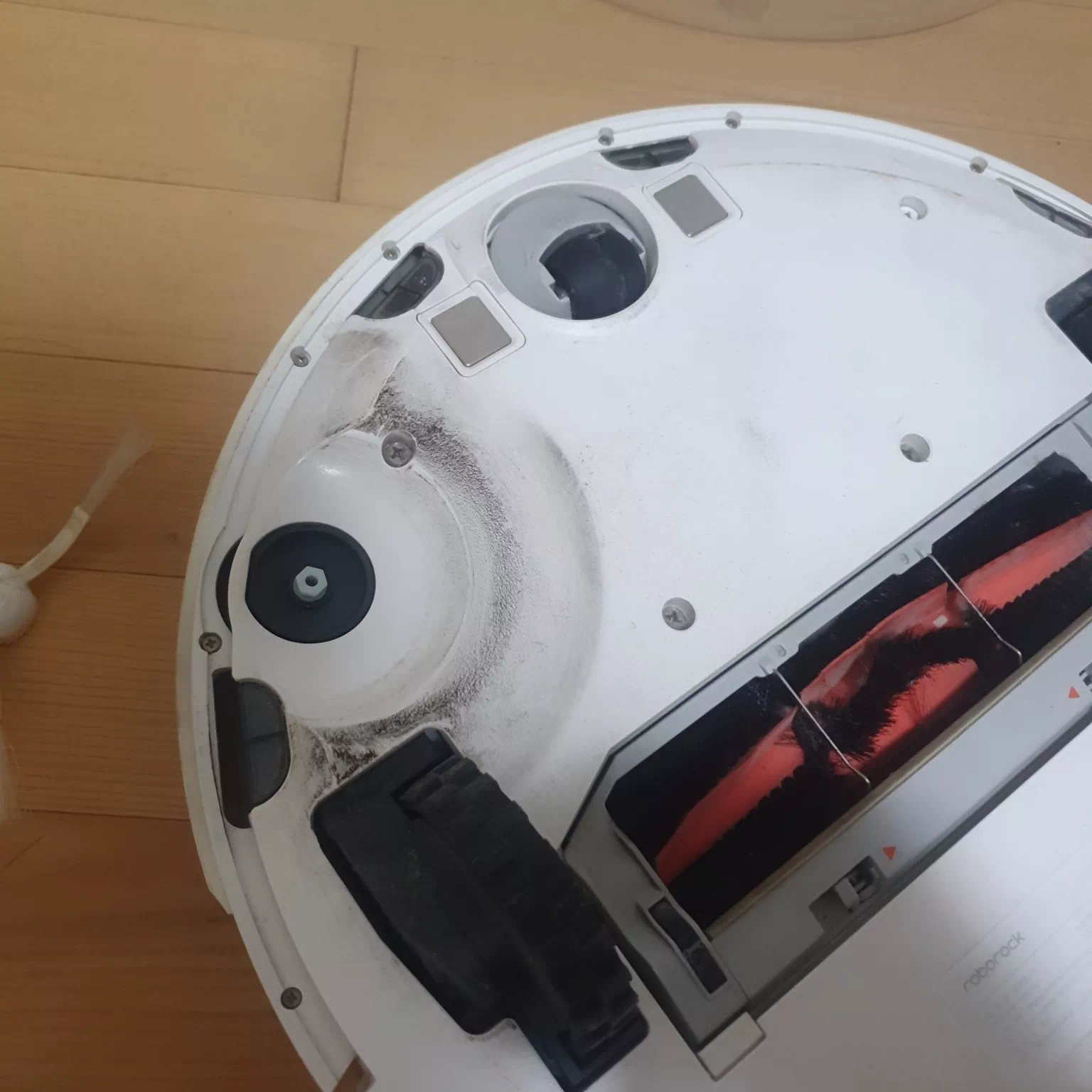 샤오미 로봇 청소기 브러시 탈거