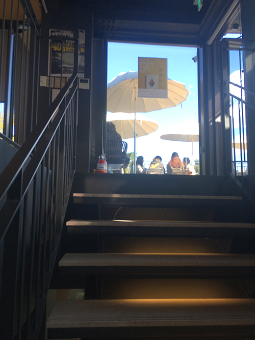 2층-3층-오르는-계단