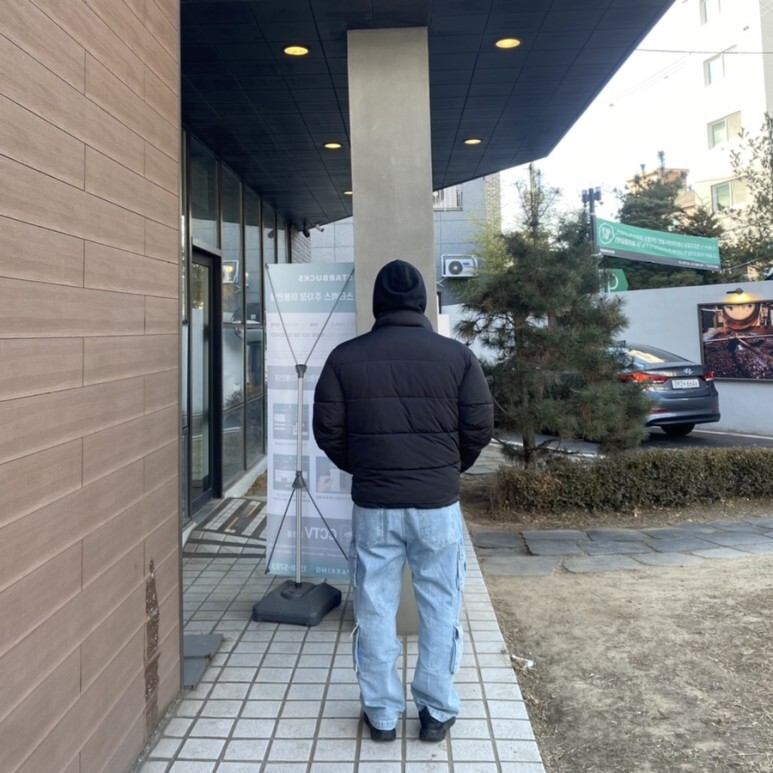 데일리룩(오뭘입)스투시 볼캡모자, 바스틱 숏패딩, 무신사스탠다드 후드티, 에즈카톤 카고청바지, 뉴발란스 410v5 트레일, 남자데일리룩, 남자데일리코디, 남자데일리패션, ootd