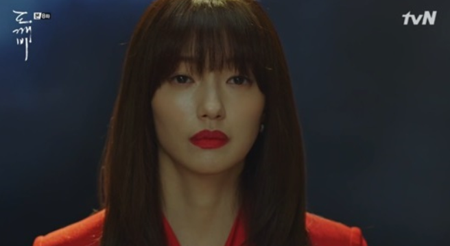 드라마 도깨비에서 삼신할매 역할로 출연한 배우 이엘의 인상적인 장면