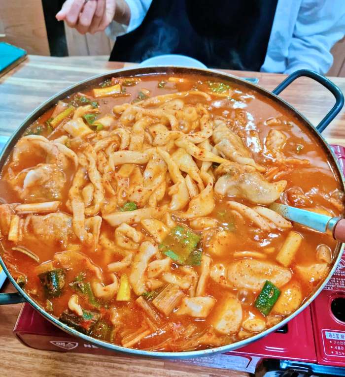 생생정보 충북 제천 닭고기 칼국수 만두 닭칼만 전골 맛집