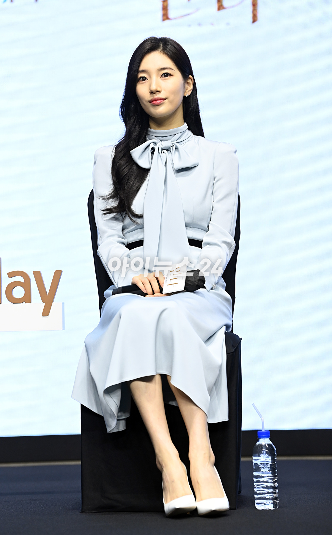 배우 수지가 21일 오전 여의도 콘래드서울에서 열린 쿠팡플레이 시리즈 '안나' 제작발표회에 참석해 포토타임을 갖고 있다. [사진=정소희 기자]