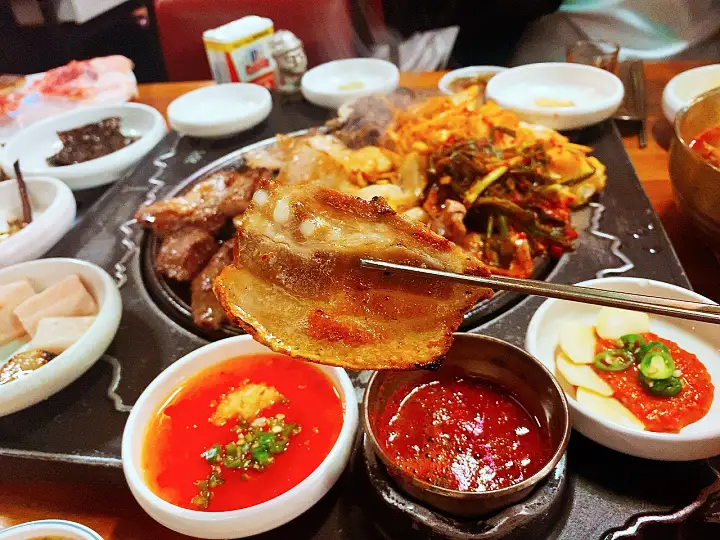 줄서는식당 48회 홍수현 제주 흑돼지 냉삼 꽃치마살 관자 구이 순두부찌개 비빔칼제비 강남 압구정 고기집 맛집