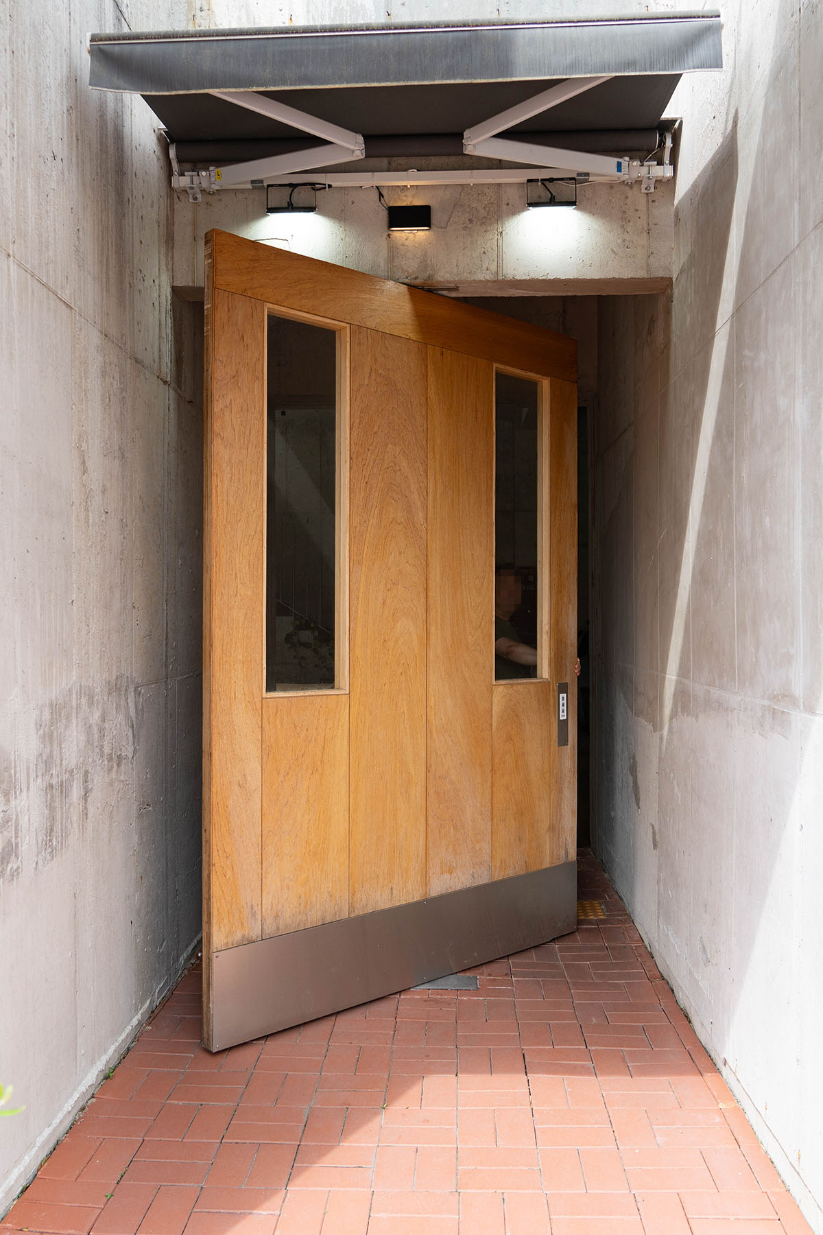 카페 지산 본관 회전문