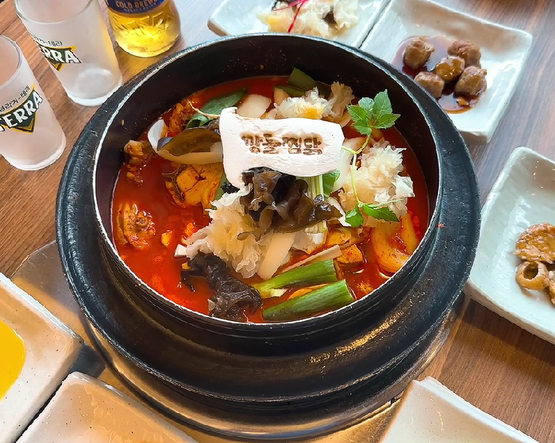 MSG 없이도 깊고 진한 맛을 낼 수 있는 닭볶음탕 황금 레시피를 공개합니다