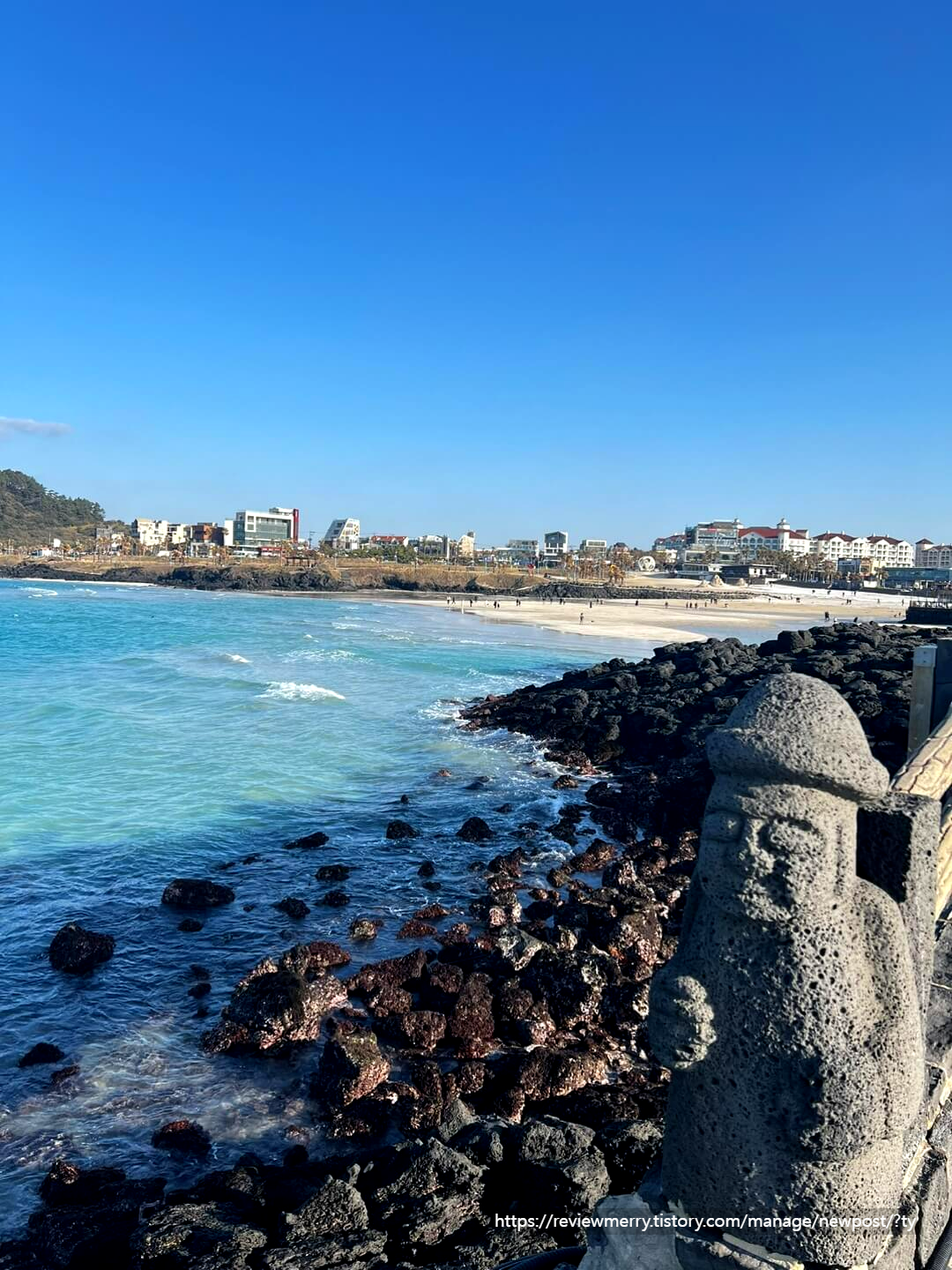 해수욕장 돌하르방