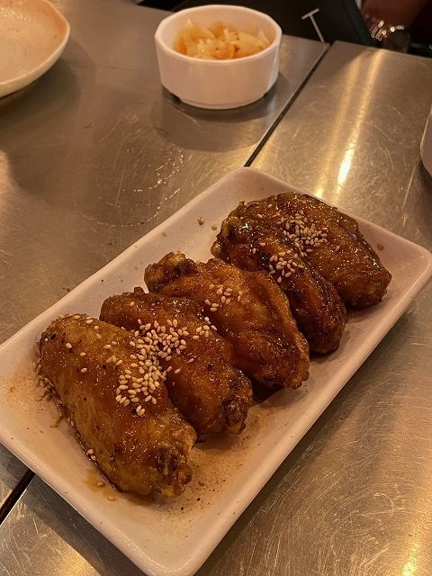 이자카야에서 주문한 메뉴 닭날개튀김