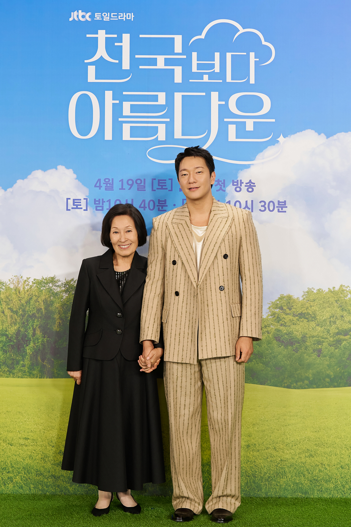 김혜자의 최불암 추모와 전원일기 인연 관련 사진