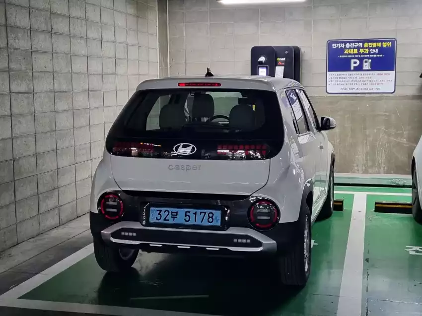 4층 전기차 충전소에 도착한 모습입니다.