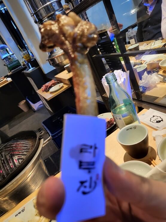 마지막 갈비뼈는 뜯어 먹어야 제맛!!