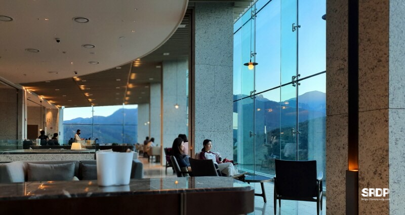 소노펠리체-델피노-더엠브로시아-울산바위뷰-카페