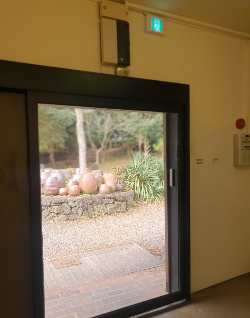 제주 서귀포 '김영갑 갤러리 두모악' 카페 입구