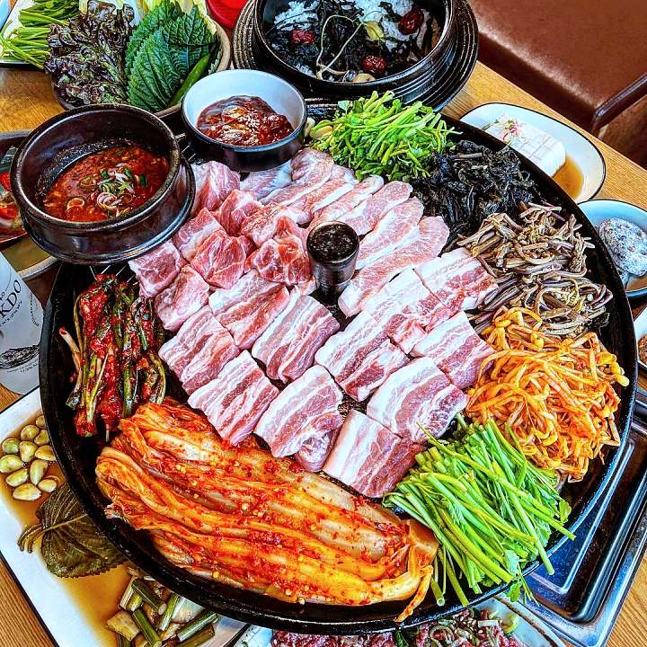 토요일은 밥이좋아 시흥 은행동 호수공원 볏짚 발효 숙성 삼겹살 맛집 전라도 김치 묵은지 목살 항정살 숙성고기 현지인 추천 토밥 좋아 방송정보