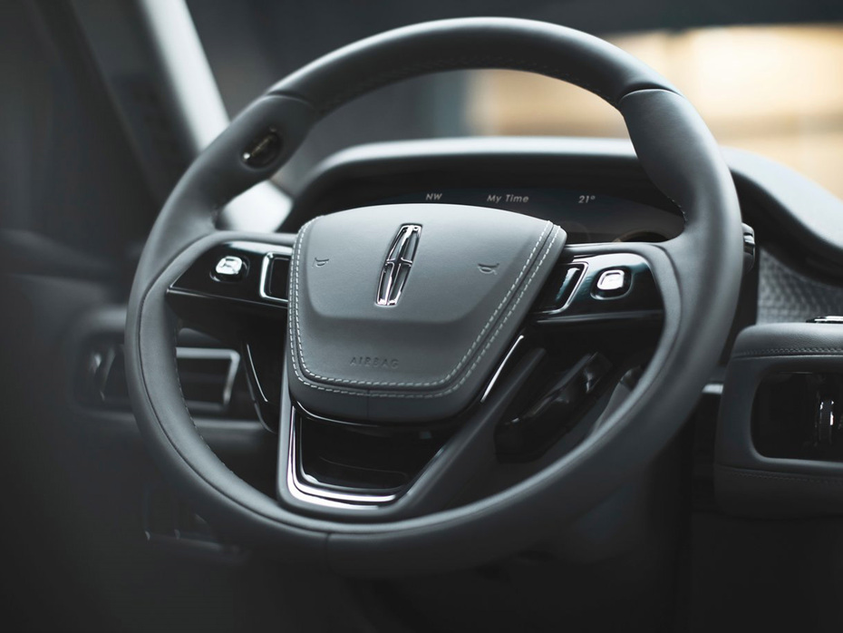 2023년형 링컨 에비에이터 스티어링휠 사진