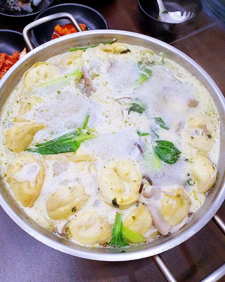 6시내고향 강원 철원 만두전골 만두소에 무우가 들어간 손만두 버섯전골 맛집 오늘 방송 추천