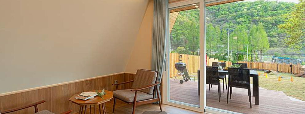 도그라운드 객실 내부 사진