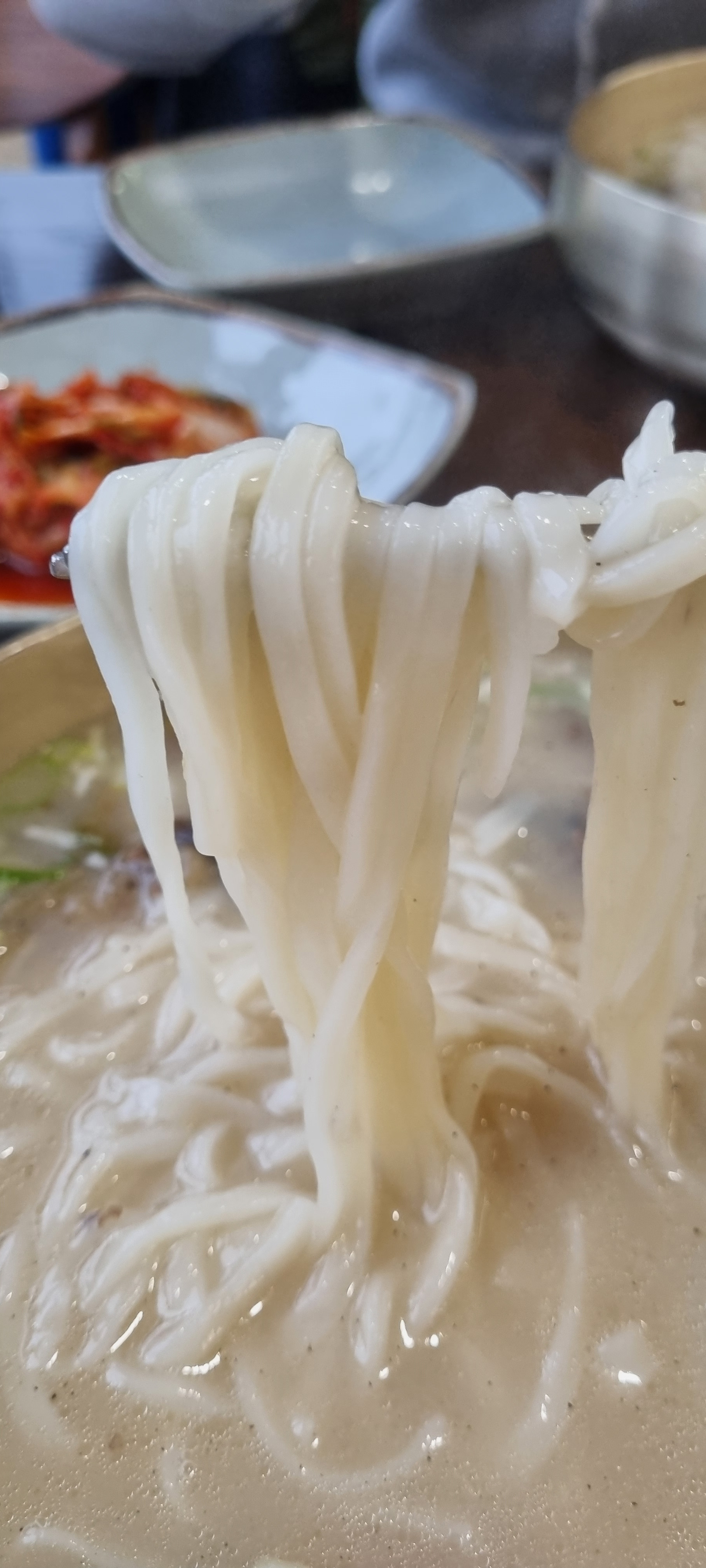 사골 육수 진한 칼국수 맛집 <밀곳>
메뉴