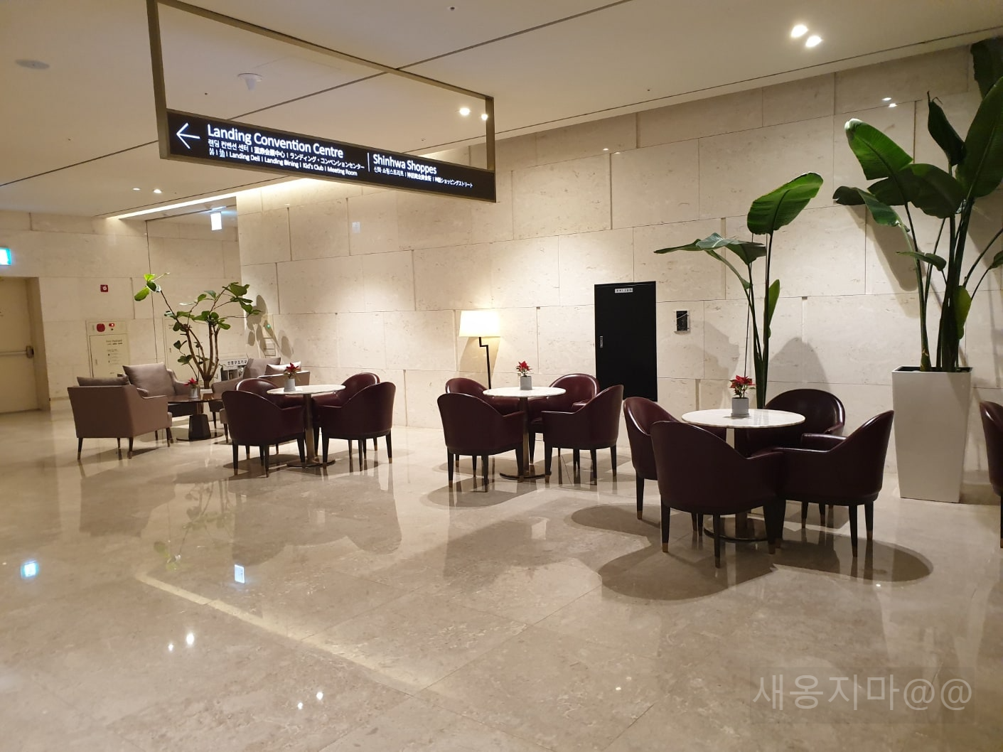 제주도-신화월드-랜딩관-테이블