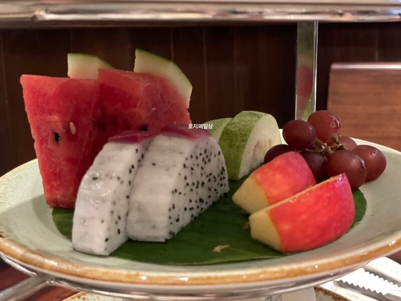 나트랑 포티크 호텔 가성비 애프터눈티 과일