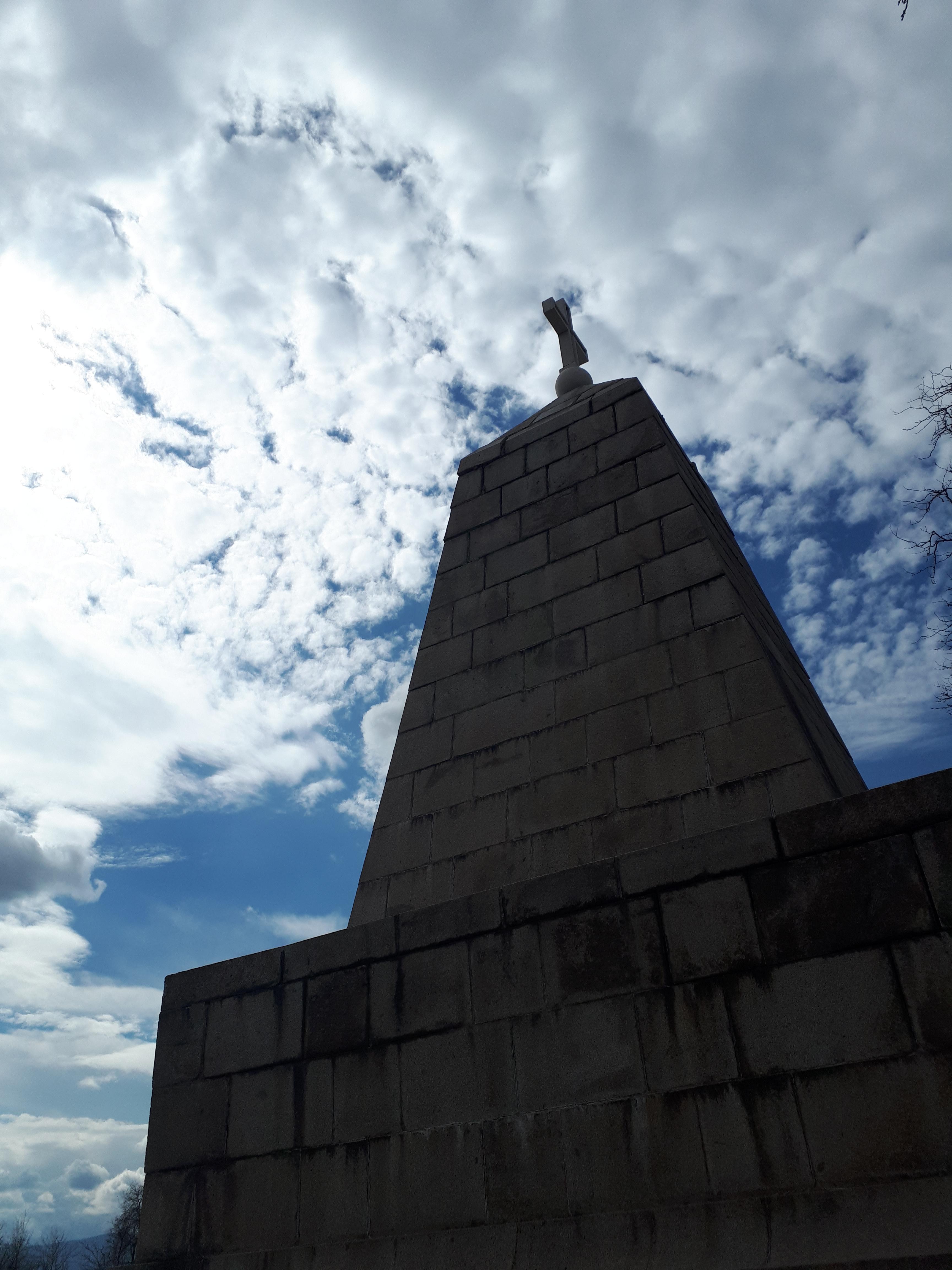 불가리아 플로브디프 언덕 기념비 뒷편