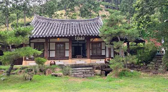 무척산 한옥마을