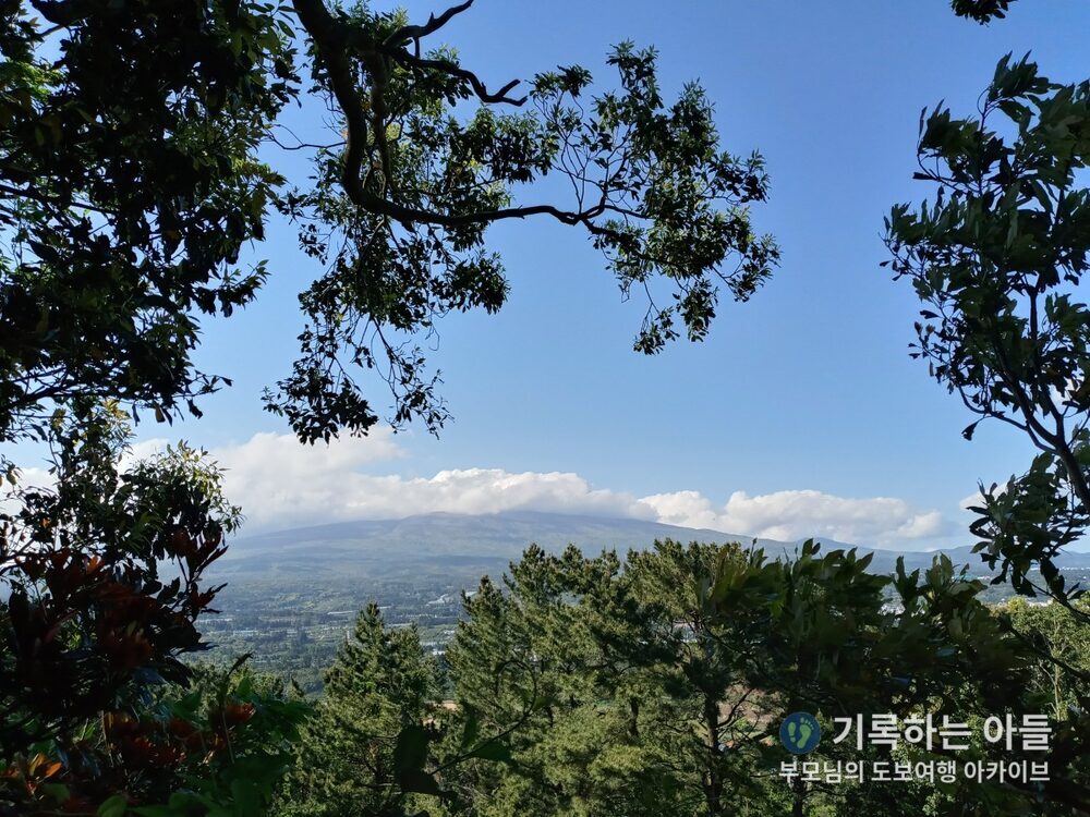 삼매봉 산책로에서 본 한라산