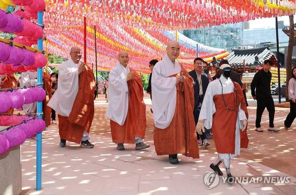 로봇 스님 가비: 조계사 수계식 현장 공개! '로봇 오계'에 담긴 AI 윤리의 비밀