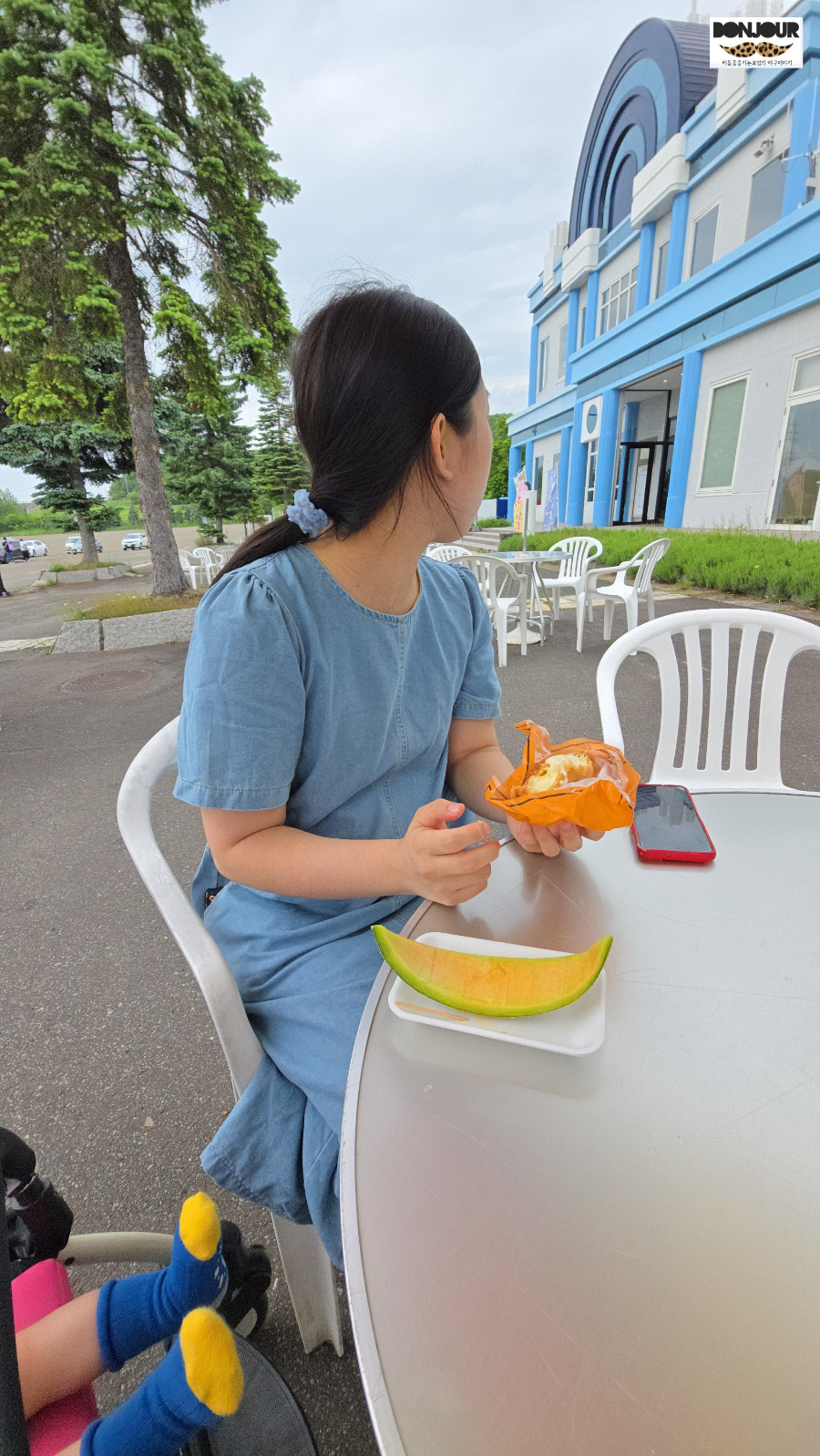 순식간에 멜론을 다먹고 하나 더 살까 고민하고 있는 임산부