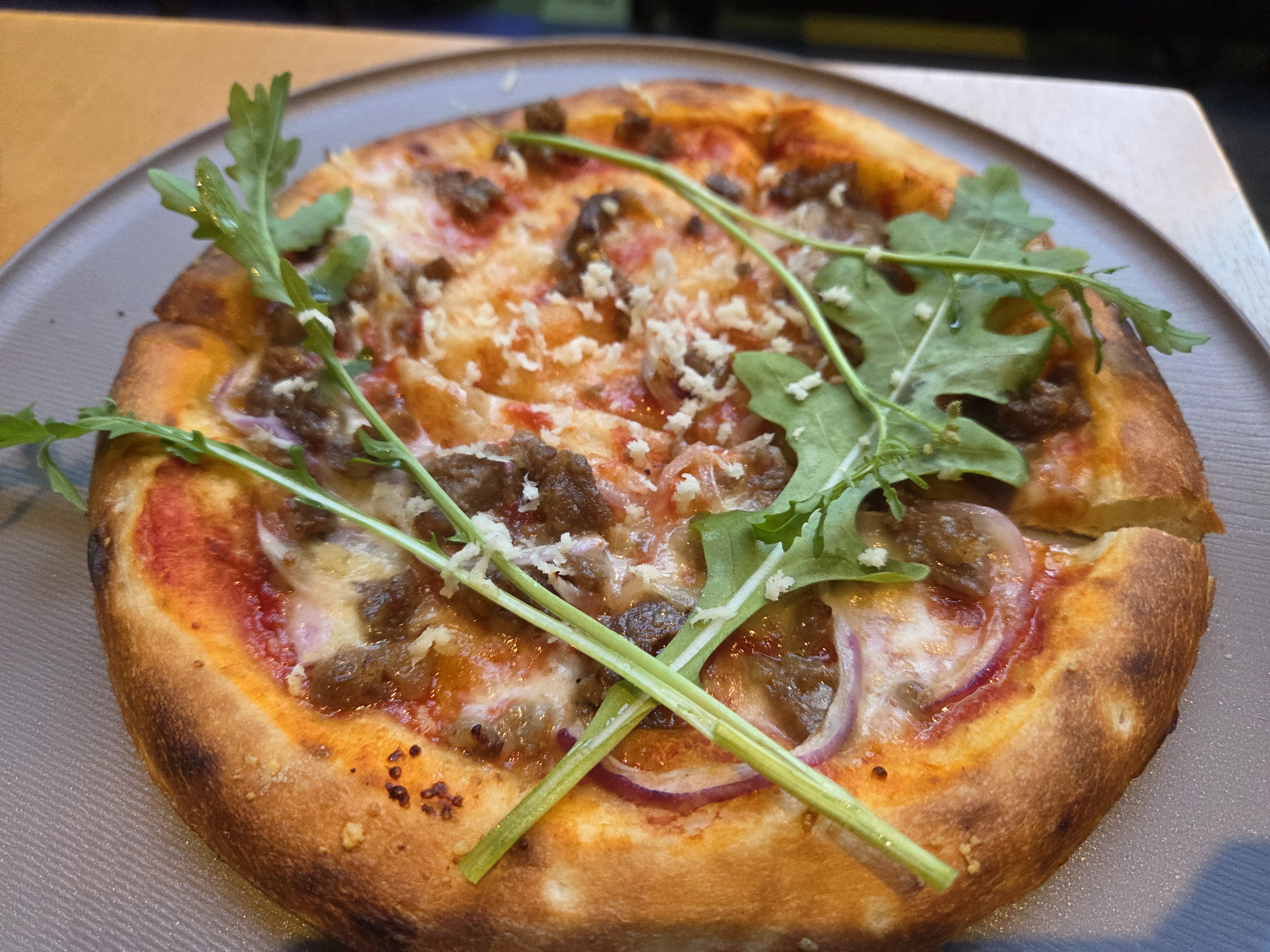 니니누푸리 화덕 피자 코너, 갓 구워진 바삭한 도우와 치즈