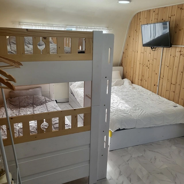 초이스 캠프 카라반 6호 침실