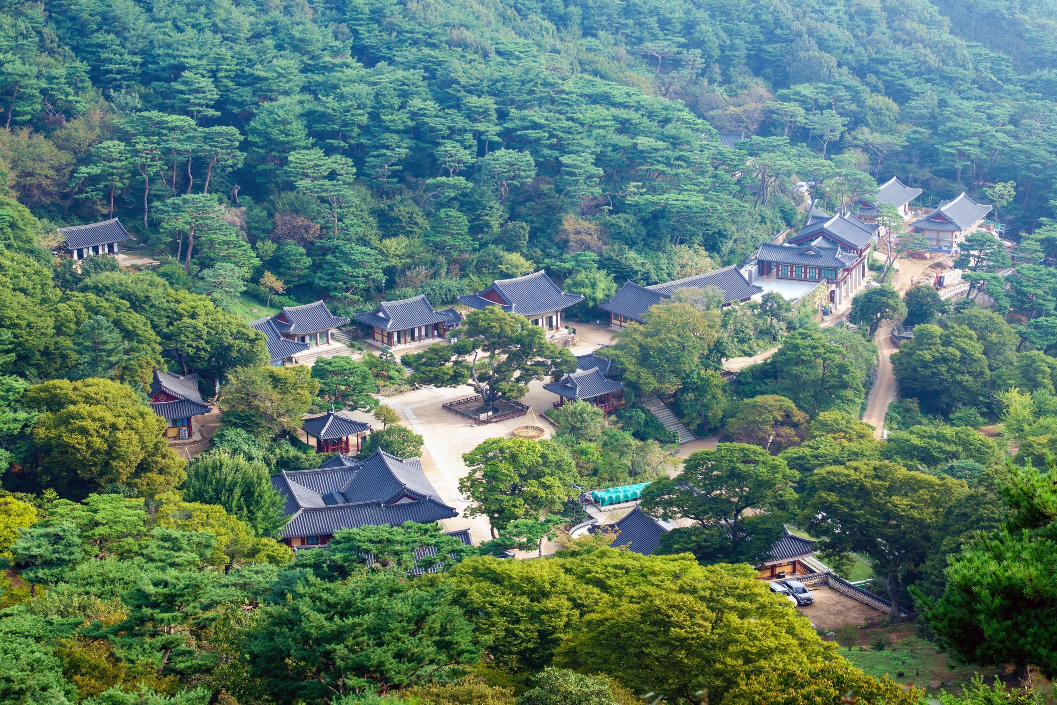 위에서 바라본 전등사