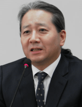 주수호 대표는 연세의대를 졸업한 외과 전문의로, 의협 35대 회장을 역임하며 분열됐던 집행부를 통합한 경험이 있다.