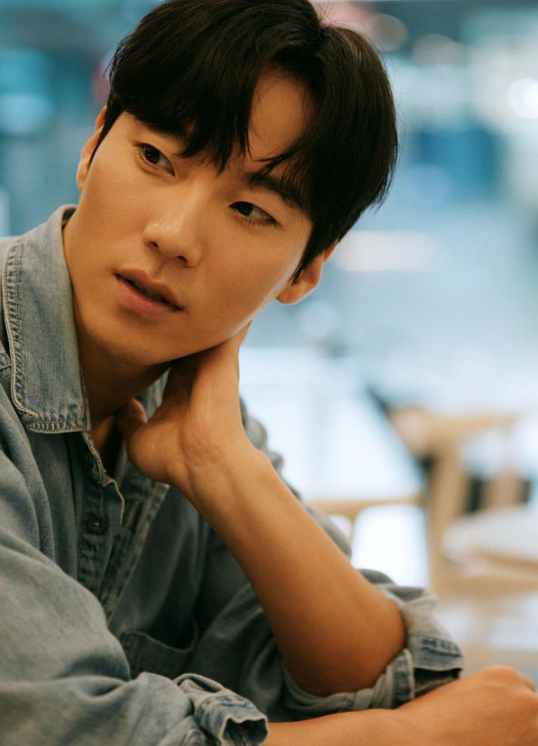 이홍내 배우 프로필 나이 키 복근 근육 인스타 화보 과거 출연작 드라마 영화 머리