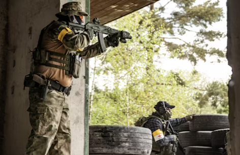 군복무중인 군인