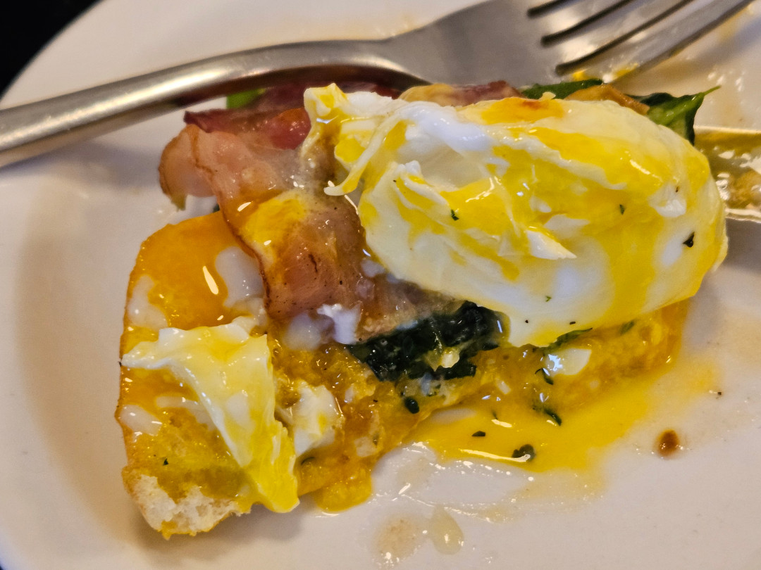 압구정 르브런쉭 에그베네딕트