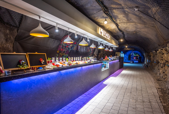 와인동굴 와인진열대 사진