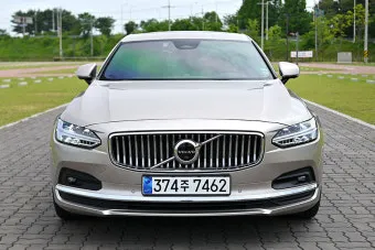 2025 볼보 XC90 가격표 정리 및 차량 사양 비교 안내_14