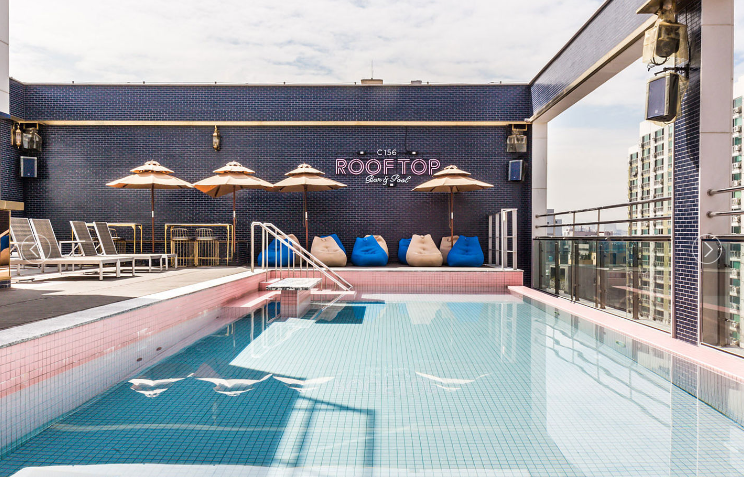 계절 상관없이 즐기는 서울 호텔 루프탑 수영장 BEST 05 L7 홍대 바이 롯데, SR 호텔 마곡,H 에비뉴 호텔 건대 포함